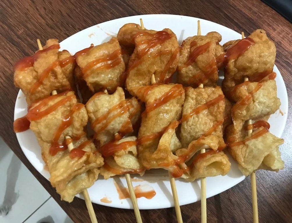 Kue Ikan Goreng dengan Saus Tomat